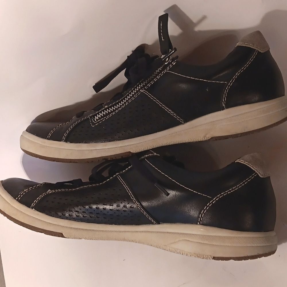 Earth Origins Etta Sneakers - Picture 4 of 10